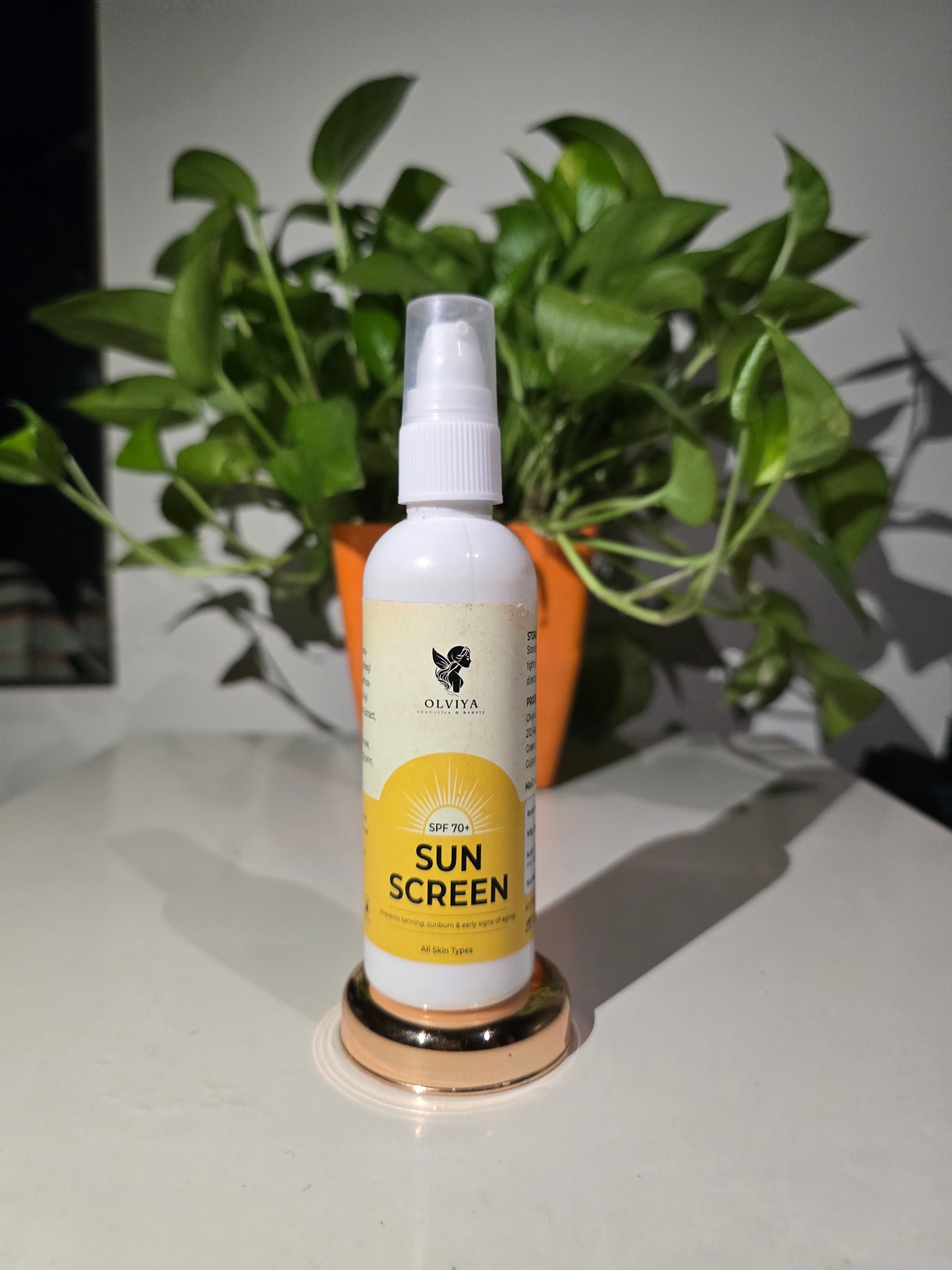 Sunscreen SPF 70+ – Broad Spectrum UV Protection with Zinc Oxide, Titanium Dioxide, Aloe Vera & Niacinamide, Water-Resistant Sunblock for All Skin Types (100ml)